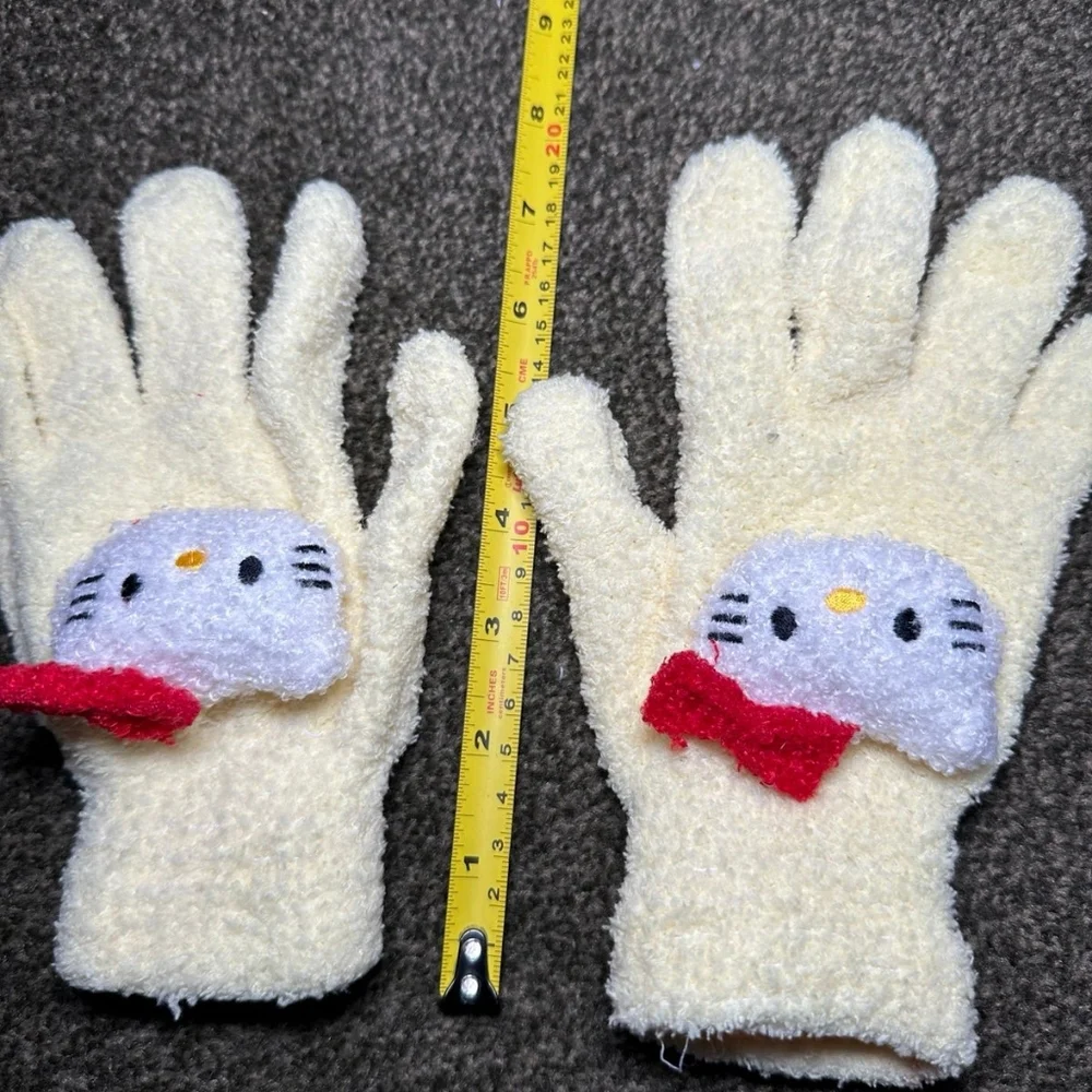 Hello kitty gloves